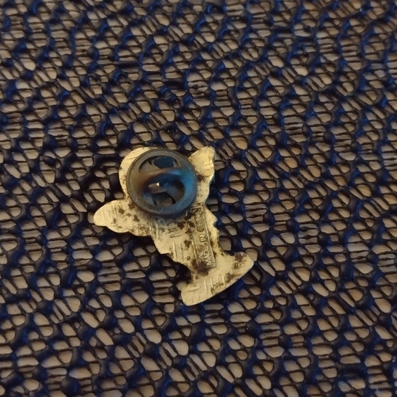 *2/$4 Enamel Pin Alaskan Eskimo, Pink, Accessories Gold Tone Collector Girl Boy - Picture 2 of 11